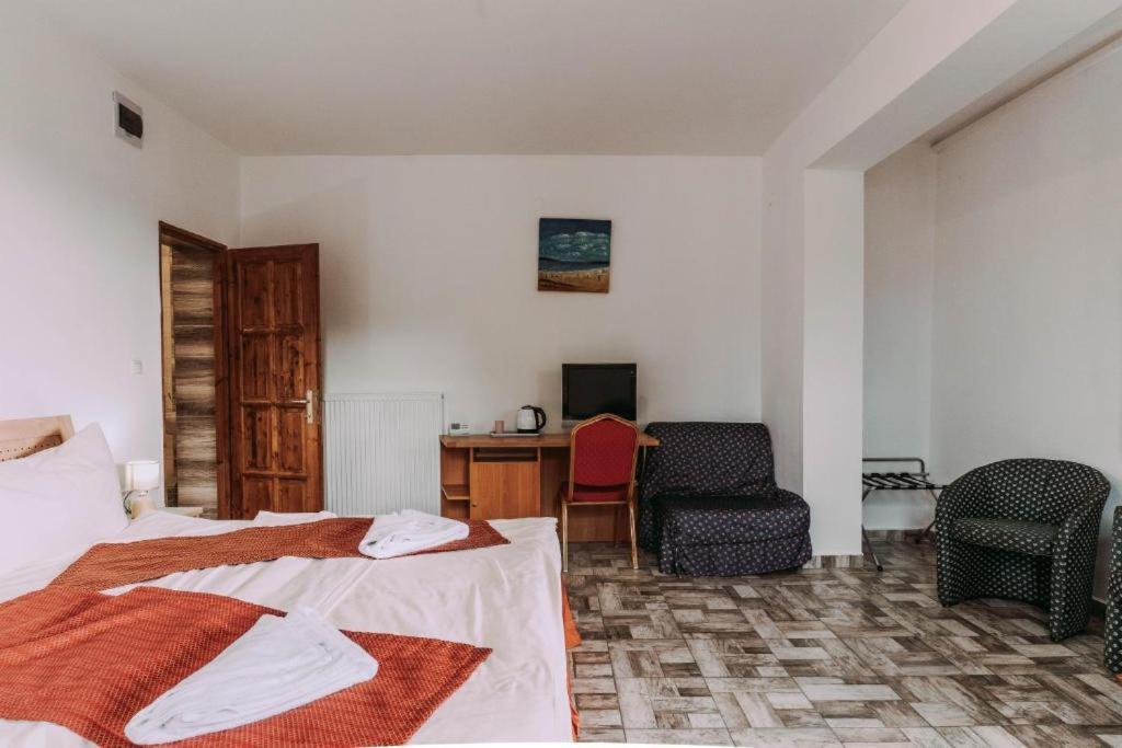 Fenyves Hotel Балатонфенивес Екстериор снимка