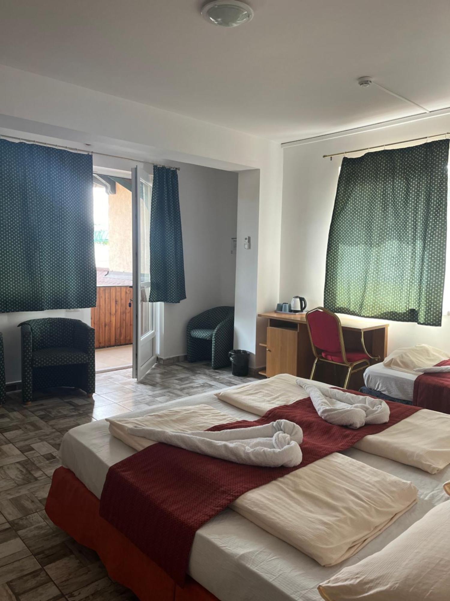 Fenyves Hotel Балатонфенивес Екстериор снимка
