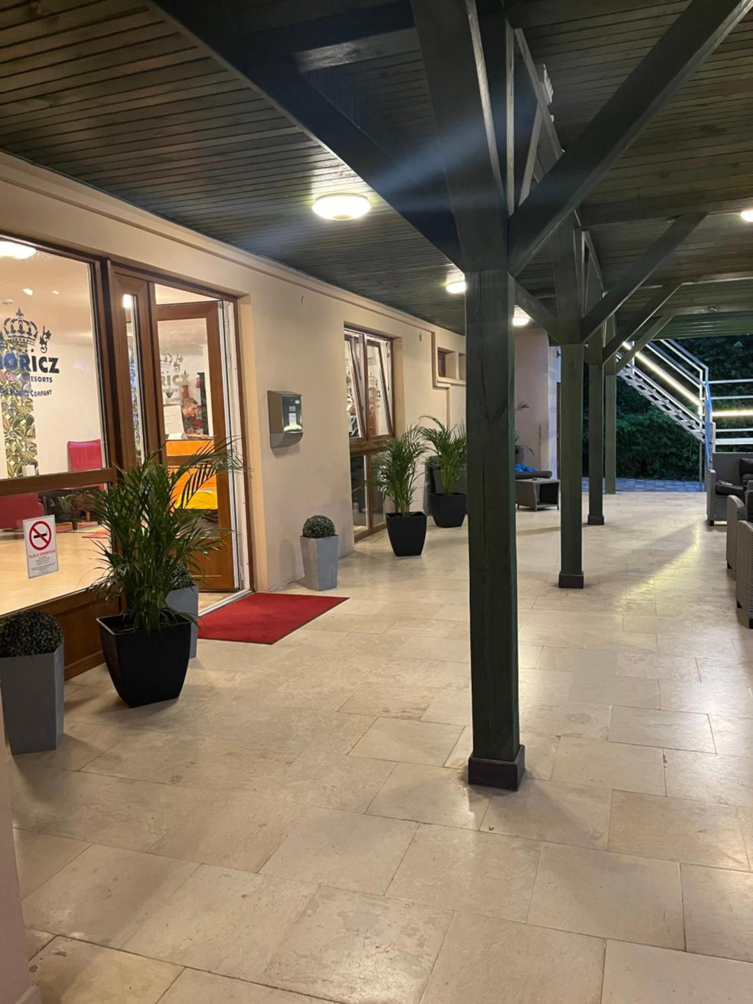 Fenyves Hotel Балатонфенивес Екстериор снимка